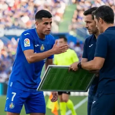El regreso de Cancelo al Barcelona tiene problemas